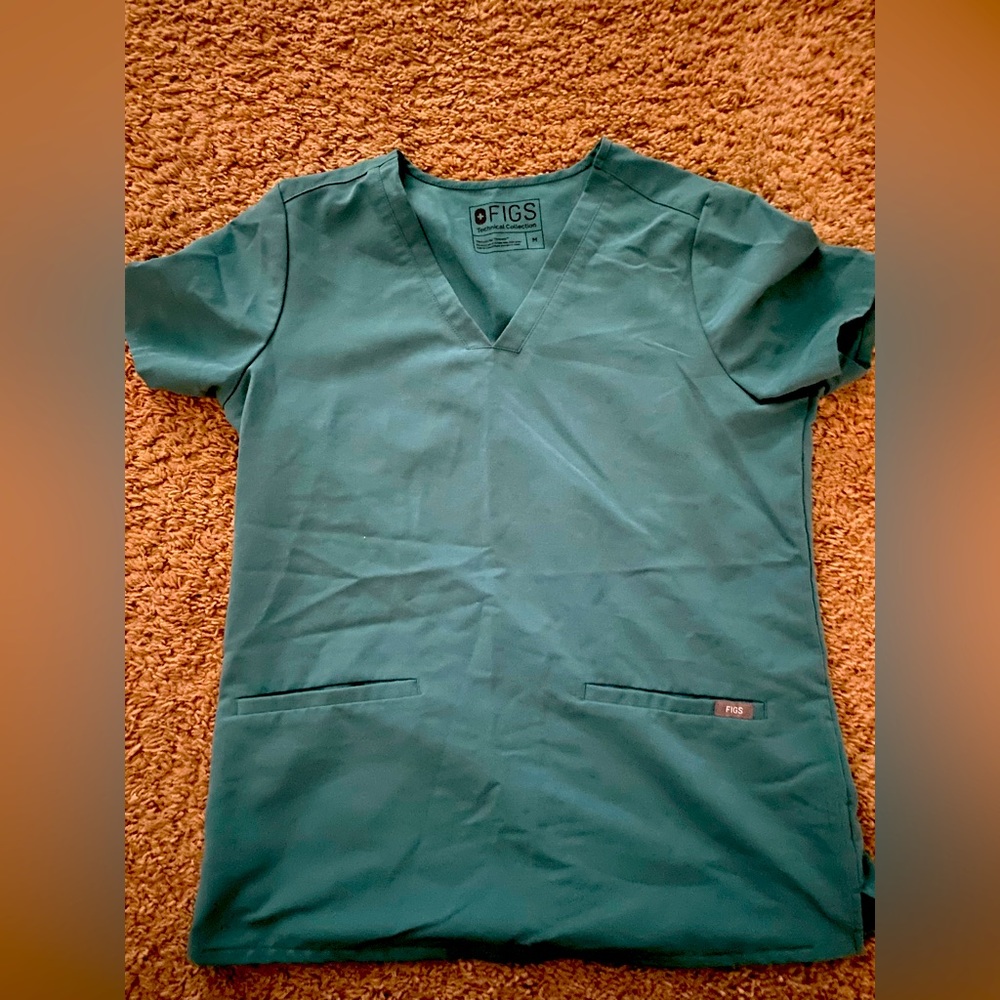 Figs Scrubs top size Medium 2 pocket